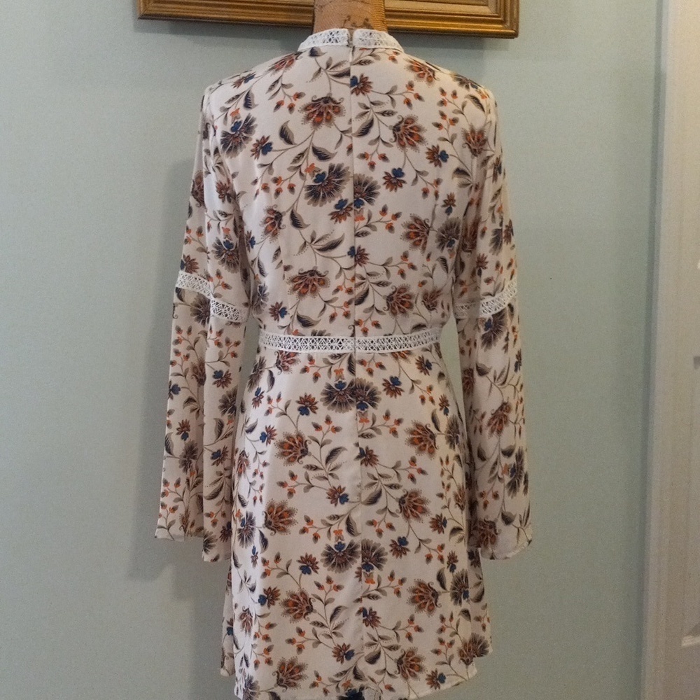 NB Avenue Cream Floral Lace Detail Bell Sleeve Boho Mini Dress Size 8 - Picture 9 of 14